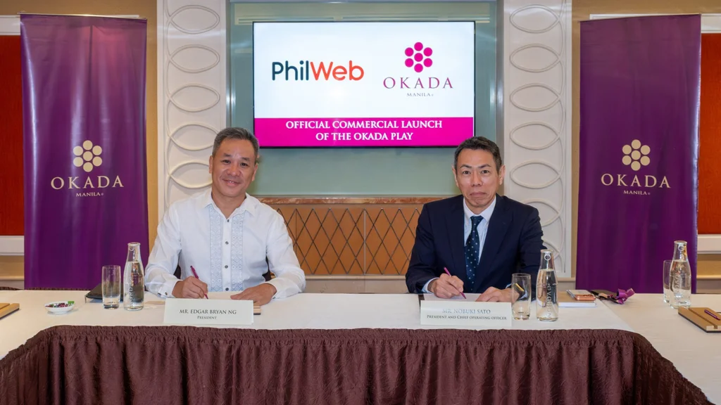 Okada Manila President and COO, Nobuki Sato (right) with PhilWeb Corporation President, Edgar Bryan Ng (left), officially signs the contract for commercial rollout of OKADA PLAY.