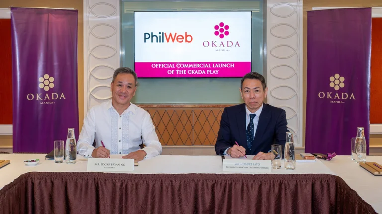 Okada Manila President and COO, Nobuki Sato (right) with PhilWeb Corporation President, Edgar Bryan Ng (left), officially signs the contract for commercial rollout of OKADA PLAY.