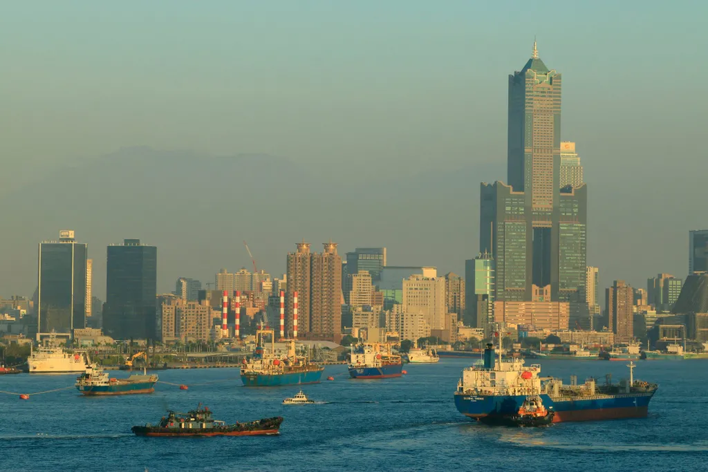 Taiwanese police on illegal gambling crackdown